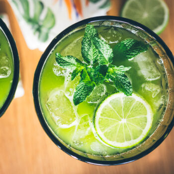 Okurkový drink s&nbsp;ananasem a&nbsp;mátou