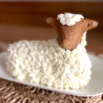 Mrkvový dort jako velikonoční beránek